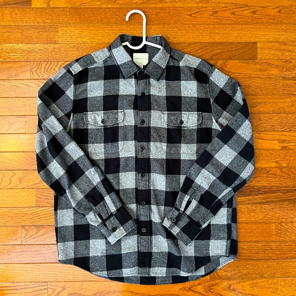 American Eagle Men’s Classic Fit Flannel - Large